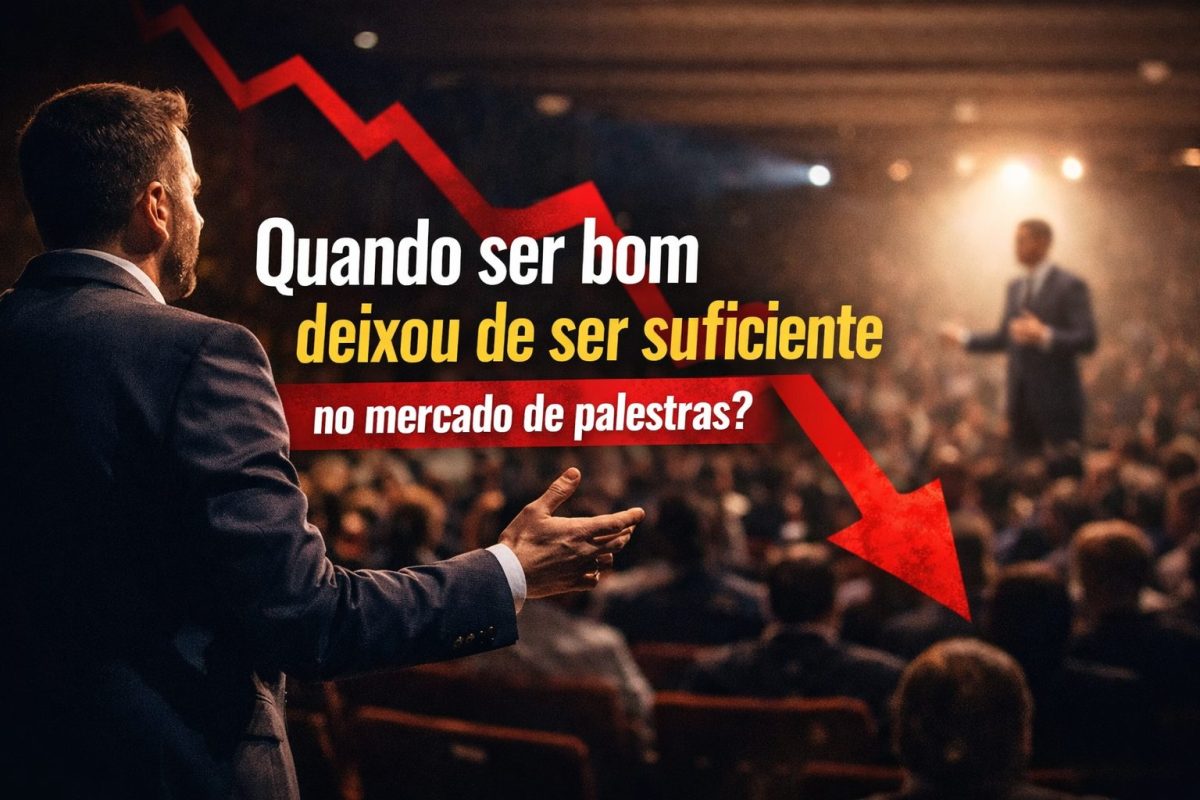 Palestrante no palco diante de um grande público, com gráfico de queda em vermelho ao fundo, simbolizando a mudança no mercado corporativo e a necessidade de autoridade além da competência.